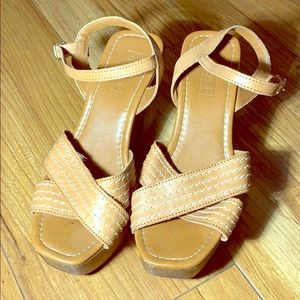 Comfortable chunky heeled sandals.